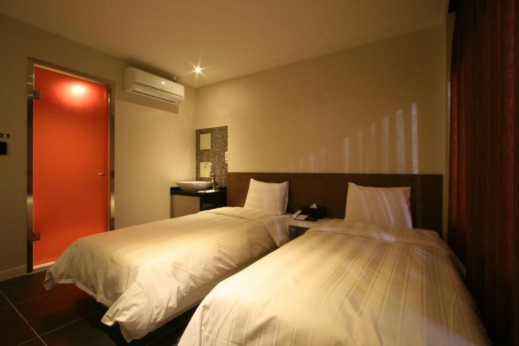 فندق فندق آت نون في جيجو الغرفة الصورة