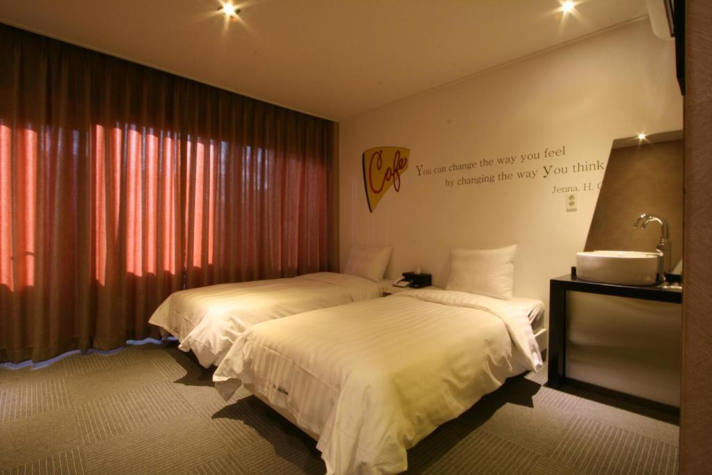 فندق فندق آت نون في جيجو الغرفة الصورة